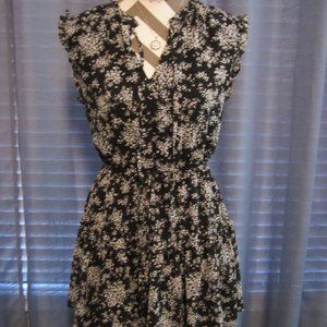 Francesca's Mi Ami Dress! Black & White, size S but roomy, short
